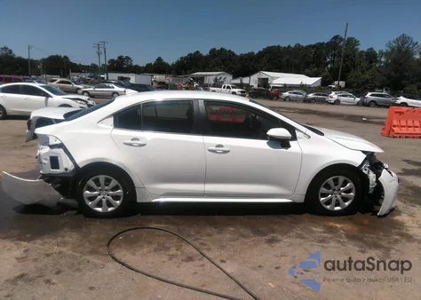 2021 Toyota Corolla Le z USA, uszkodzony, nr VIN JTDEPMAE0MJ121565